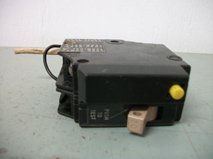 CUTLER-HAMMER CH SWITCHING NEUTRAL CIRCUIT BREAKER CH120SW 20AMP 120VOLT 1POLE