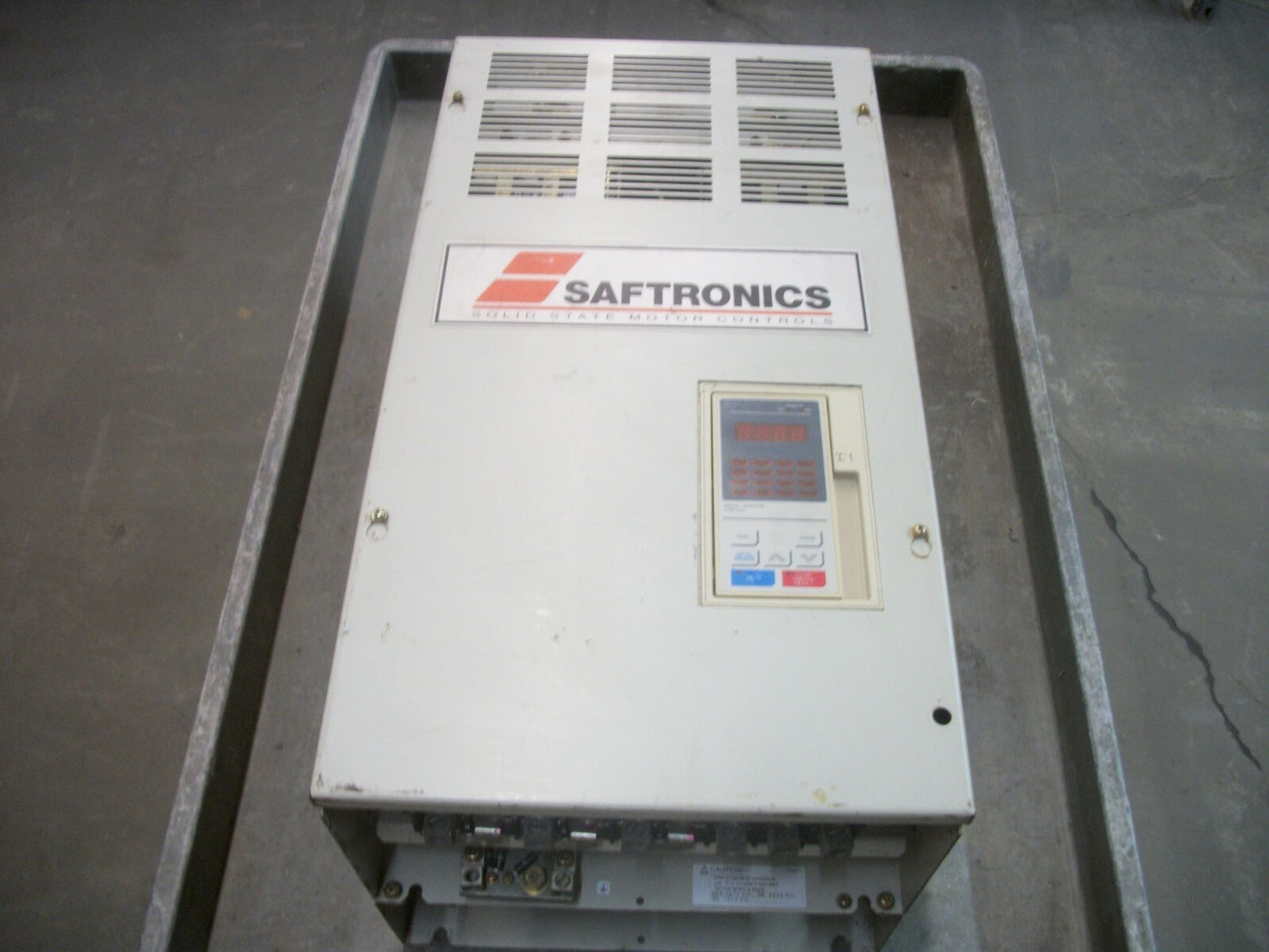 SAFTRONICS VARIABLE FREQUENCY AC DRIVE CIMR-P5U4045F 460VOLT 3PH 96AMP