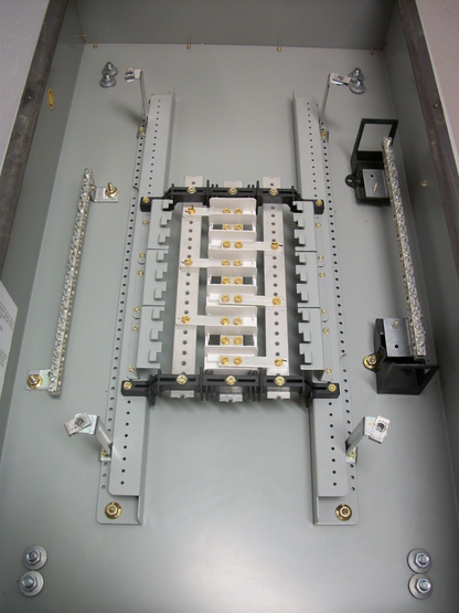 CUTLER-HAMMER PRL1A LOAD CENTER PANELBOARD EZB2036R 100AMP 208Y/120VOLT 3PH 4W