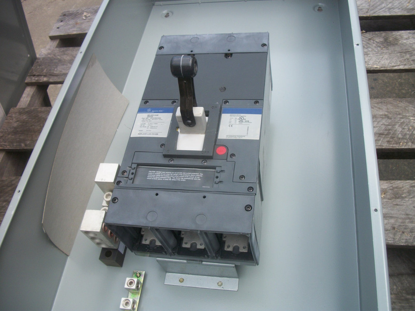 GE SPECTRA ENCL MOLDED CASE SWITCH SKDA36AN0800 800AMP 600VOLT 3POLE NEW