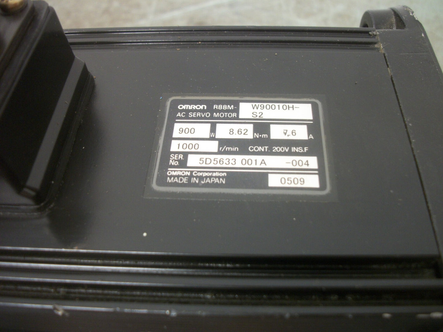 OMRON AC SERVO MOTOR R88M-W90010H-S2 200VOLT 900W 8.62N-M 7.6A 1000RPM