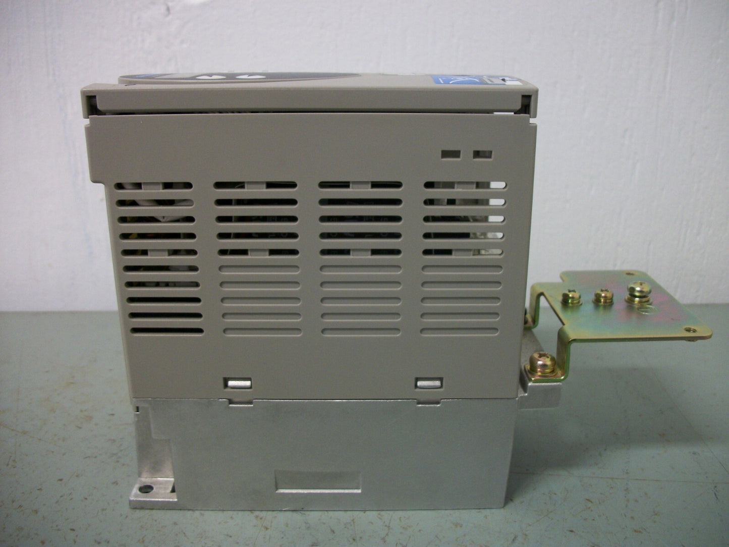 TELEMECANIQUE LEXIUM 05 0.75KW SERVO DRIVE LXM05AD10M2