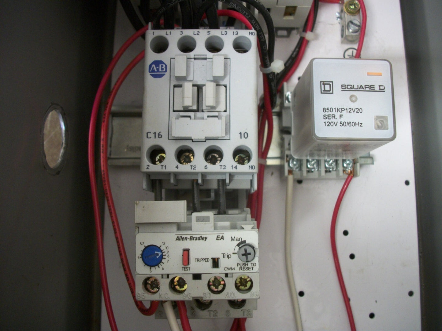 ALLEN-BRADLEY STARTER COMBO TYPE 12 100-C16*10 120VCOIL 30AMP FUSIBLE