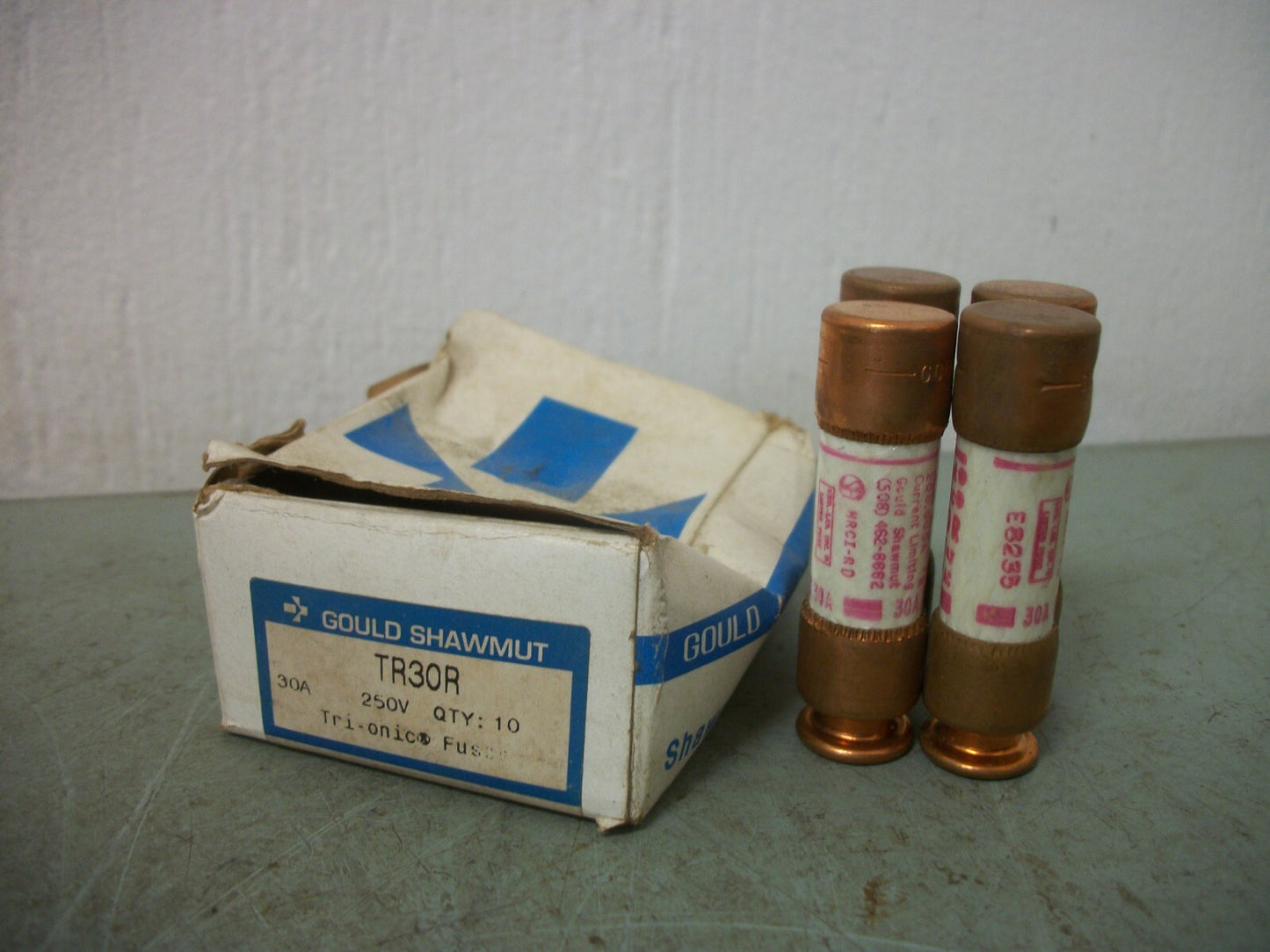 GOULD SHAWMUT BOX OF 4 TRI-ONIC FUSES TR30R 30AMP 250VOLT NIB