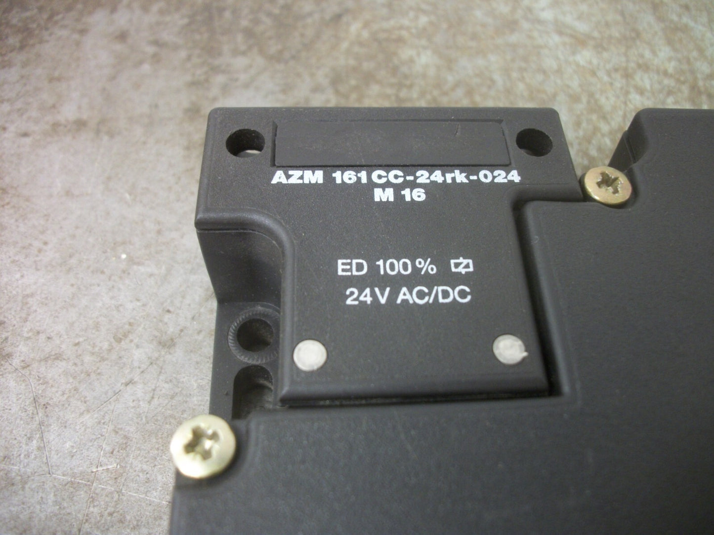 SCHMERSAL SAFETY INTERLOCK SWITCH AZM 161CC-24RK-024