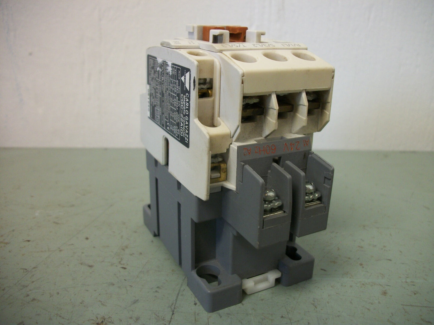 CARLO GAVAZZI CONTACTOR CGC-22A(D) 32AMP 24VCOIL 3PH 600V 15HP