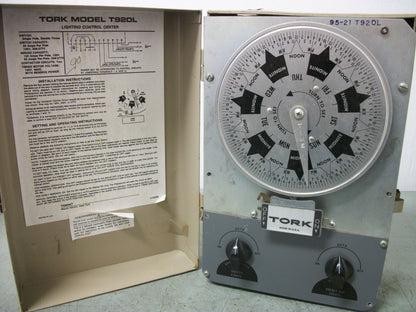 TORK SPDT 7-DAY LIGHTING CONTROL TIME SWITCH 95-21 T920L 20AMP 120/208/277VOLT