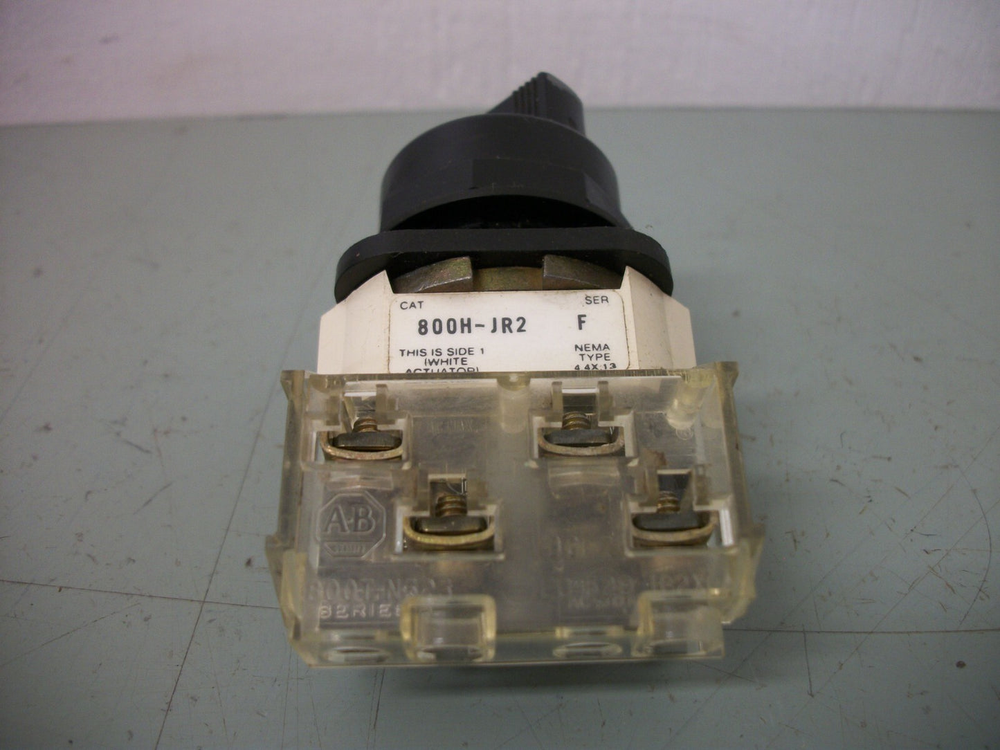 ALLEN-BRADLEY 3-POSITION MAINTAINED SELECTOR SWITCH 800H-JR2