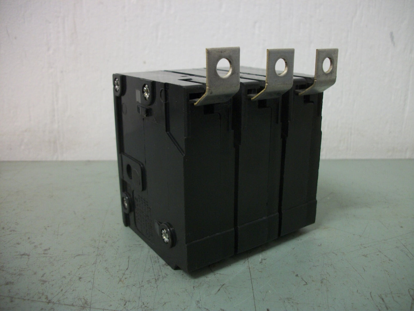 CUTLER-HAMMER BA CIRCUIT BREAKER BAB3020H 20AMP 240VOLT 3POLE NOB