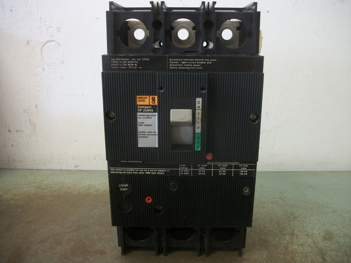 MERLIN GERIN COMPACT CF 250NA CIRCUIT BREAKER 37018 250AMP 480VOLT 3POLE