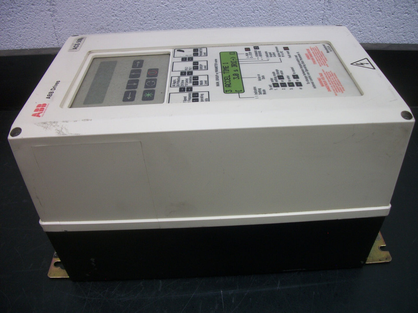 ABB ACS500 5HP AC DRIVE ACS501-005-4-00P5 500VAC 3PH 6.8AMP