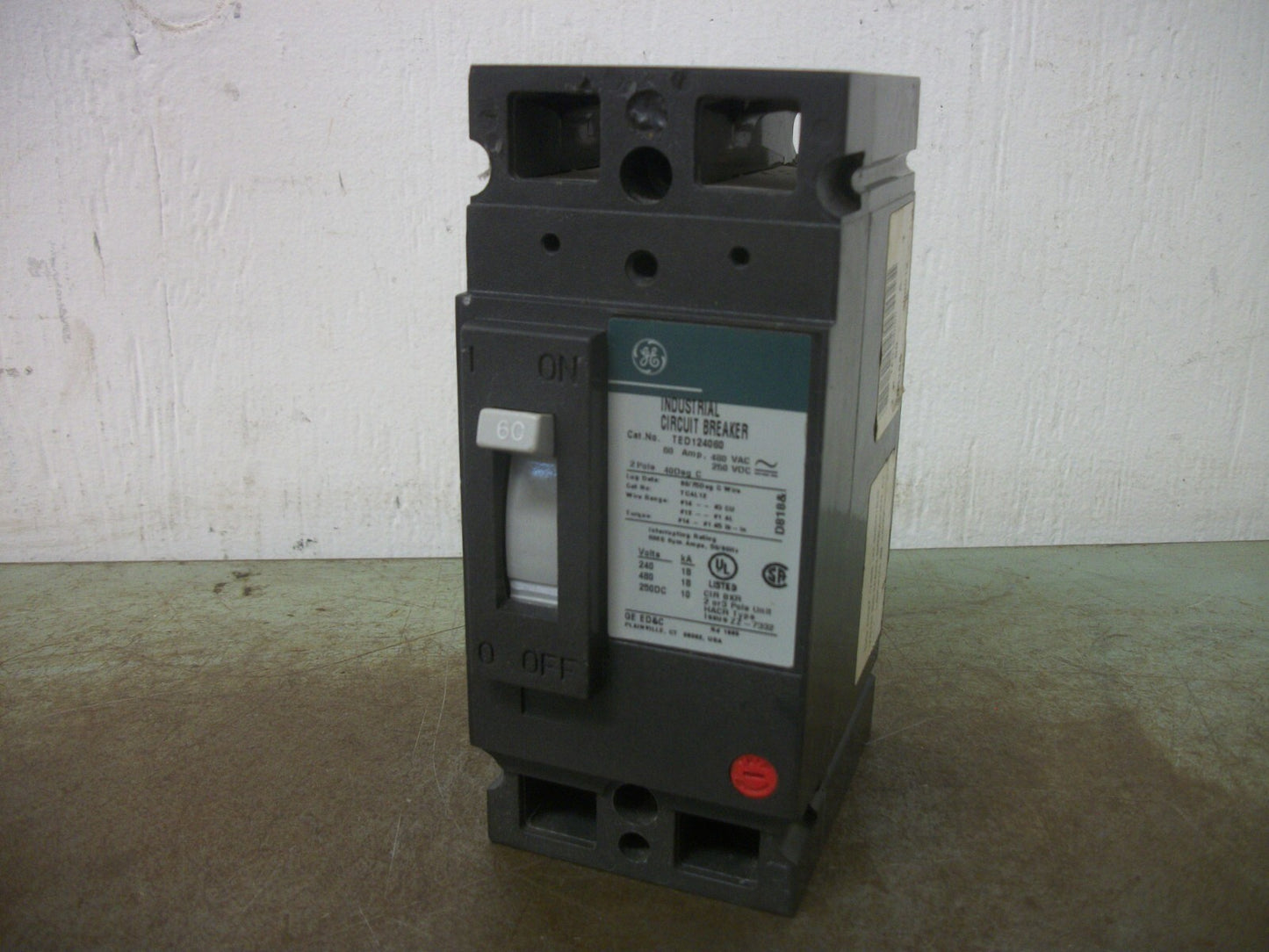 GE TED CIRCUIT BREAKER TED124060 60AMP 480VOLT 2POLE GREEN