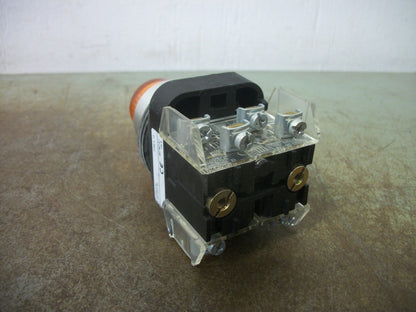 ALLEN-BRADLEY AMBER ILLUMINATED MOMENTARY PUSHBUTTON 800T-QB24A 24VOLT