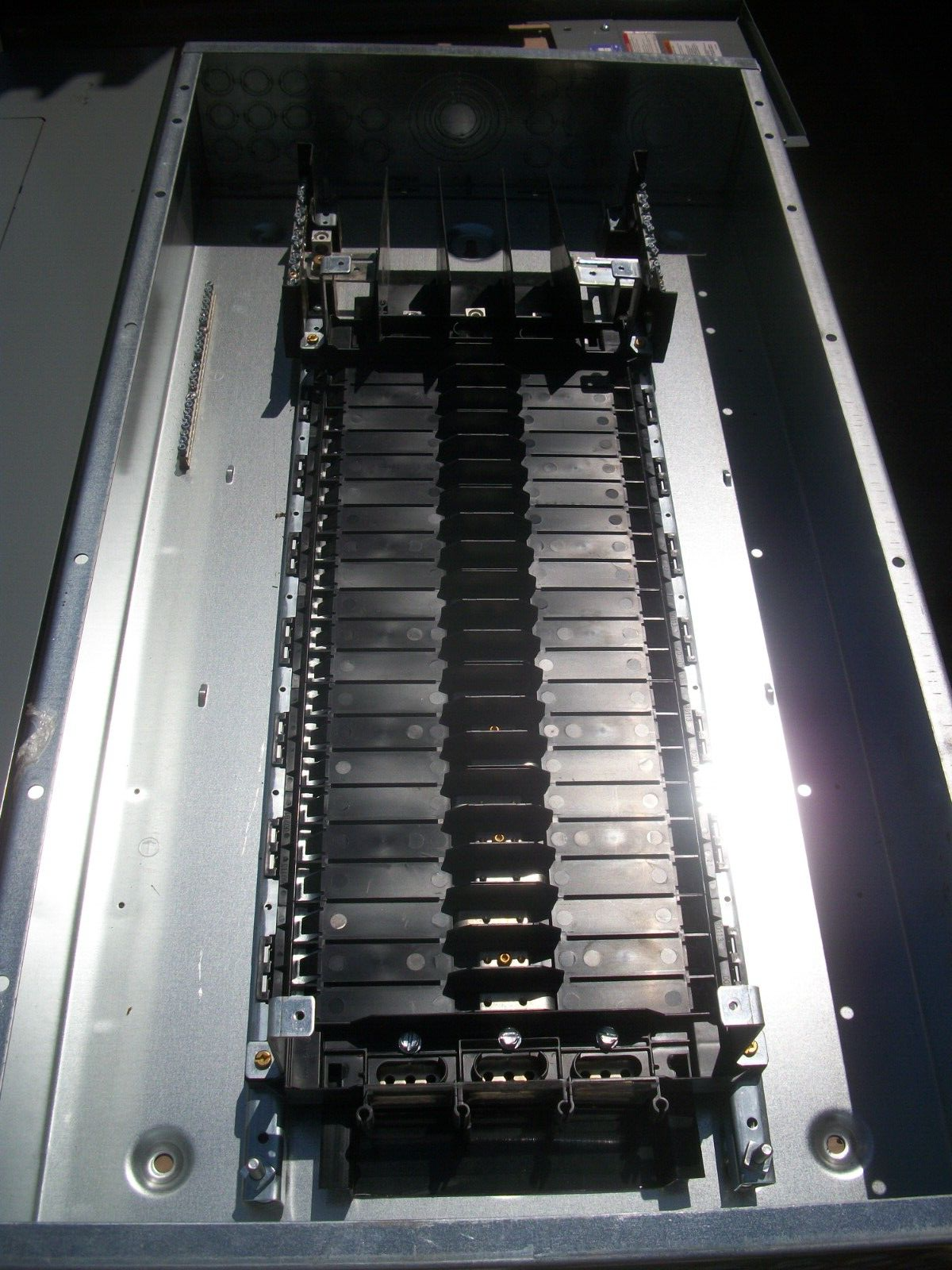SQUARE D NF LOAD CENTER PANELBOARD 12381360280040001 100AMP 208Y/120VOLT 3PH NOB