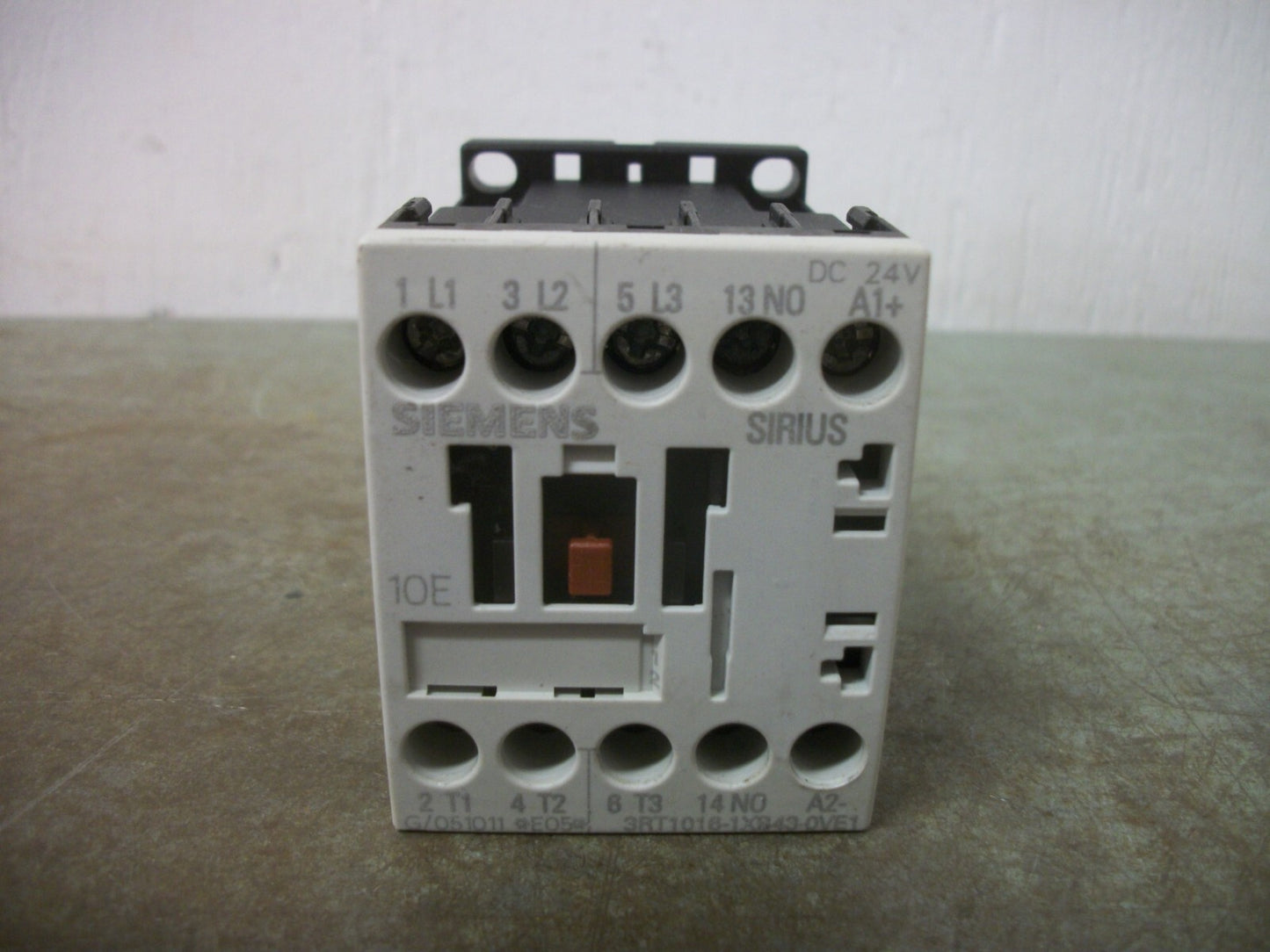 SIEMENS CONTACTOR 3RT1016-1XB43-0VE1 20AMP 24VCOIL 3PH 600V 7.5HP