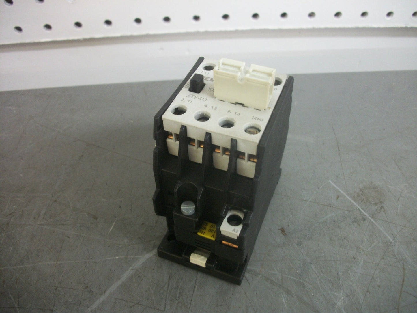 SIEMENS CONTACTOR 3TF4010-0A 20AMP 120VCOIL 3PH 600V 7.5HP