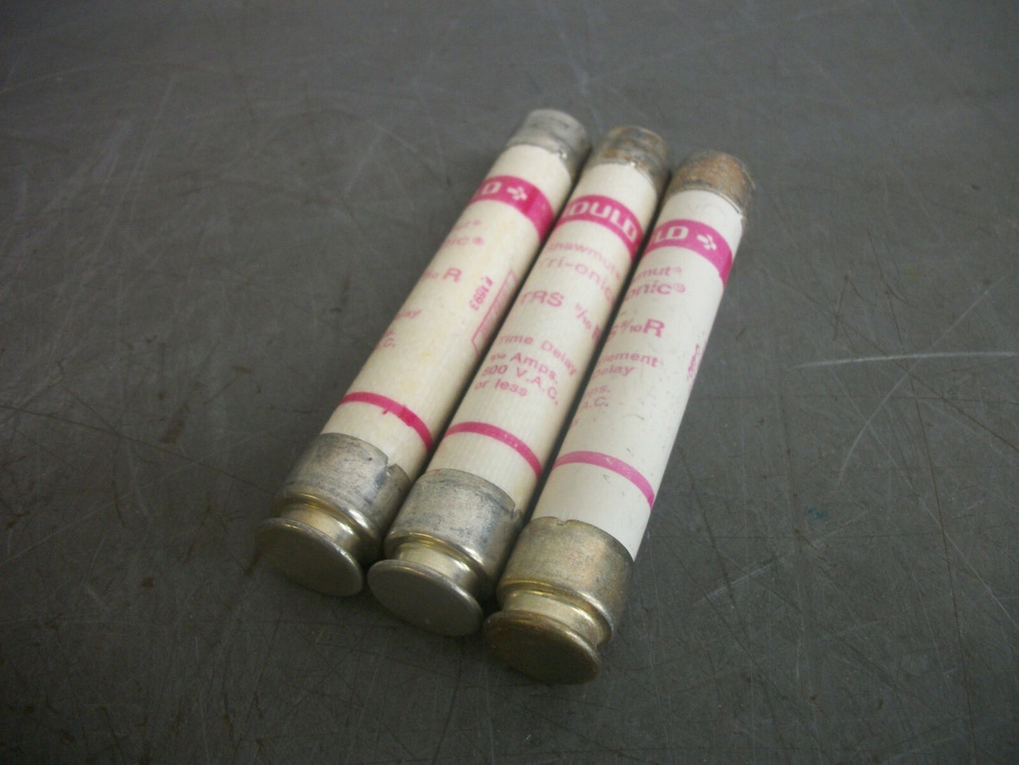 GOULD SHAWMUT LOT OF 3 TRI-ONIC FUSES TRS8/10R 8/10AMP 600VOLT NOB