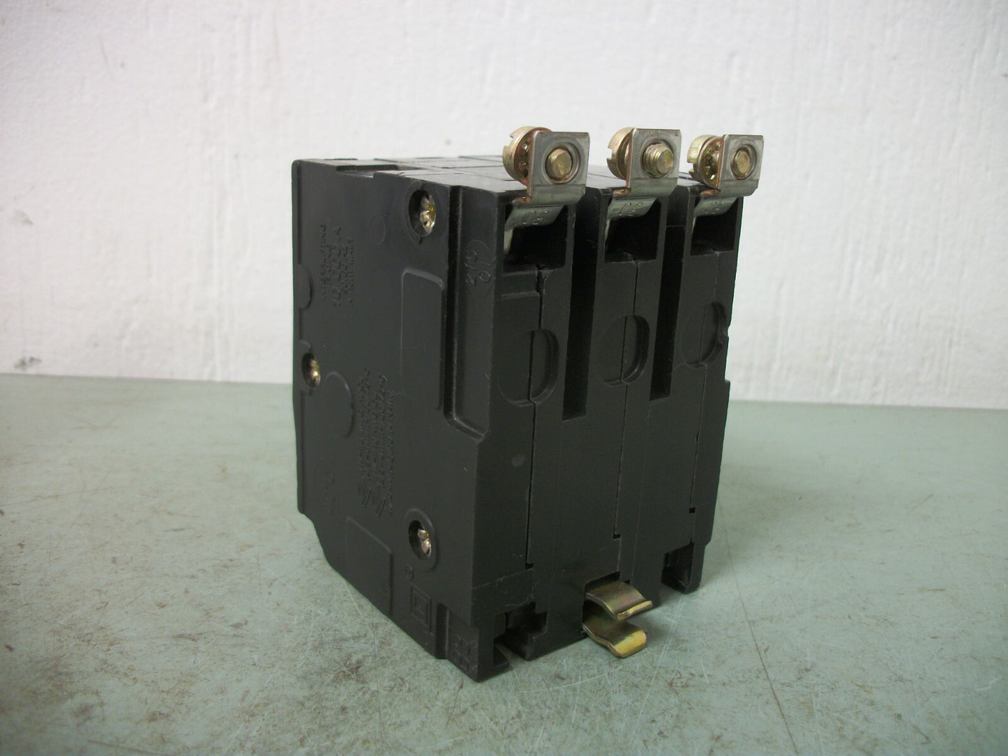 SQUARE D QOB CIRCUIT BREAKER QOB330 30AMP 240VOLT 3POLE NOB