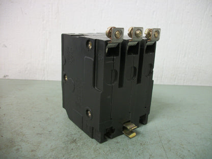 SQUARE D QOB CIRCUIT BREAKER QOB330 30AMP 240VOLT 3POLE NOB