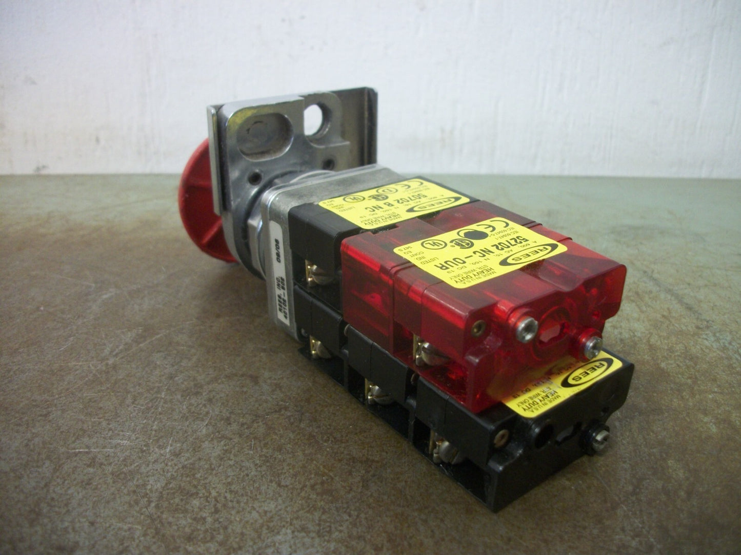 REES RED JUMBO MUSHROOM PUSHBUTTON W/ PADLOCK 40102-502