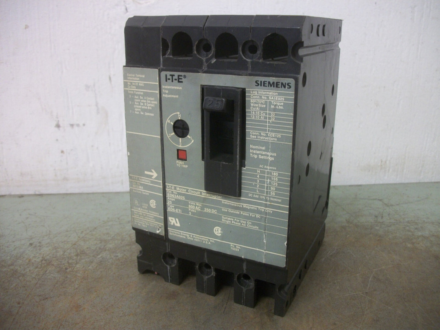 SIEMENS ED6-ETI CIRCUIT BREAKER ED63A025 25AMP 600VOLT 3POLE W/AUX