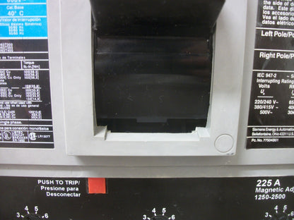 SIEMENS SENTRON JD6-A CIRCUIT BREAKER JD63F400 400AMP 600VOLT 3POLE W/225A TRIP