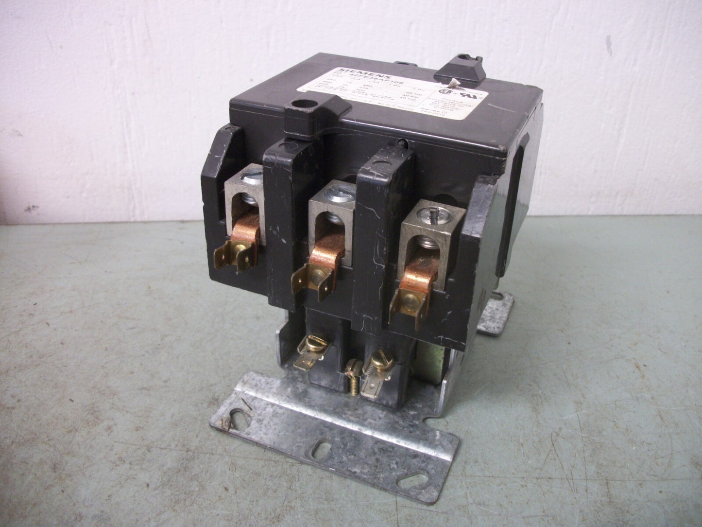 SIEMENS DEFINITE PURPOSE CONTACTOR 42FE35AF106 75AMP 120VCOIL 3PH 600V 40HP