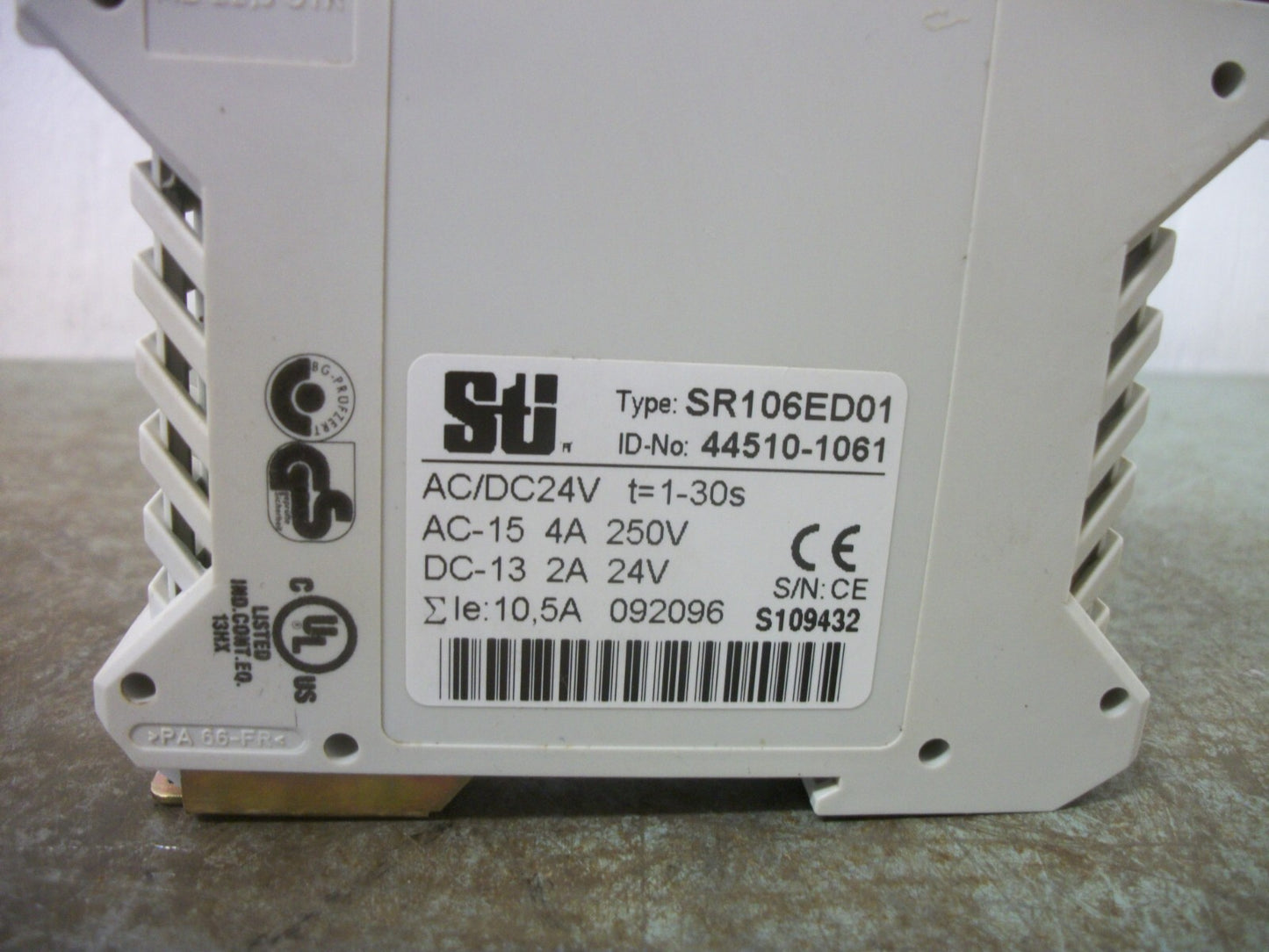STI SR106ED01 SAFETY RELAY 44510-1061
