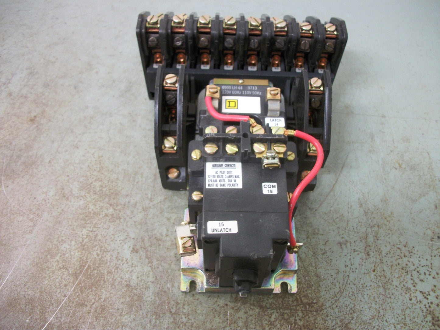 SQUARE D 30AMP 10POLE LIGHTING CONTACTOR 8903LXO1000 120VCOIL 600VOLT