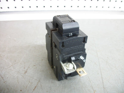 SIEMENS PUSHMATIC CIRCUIT BREAKER P215 15AMP 240VOLT 2POLE CHIPPED