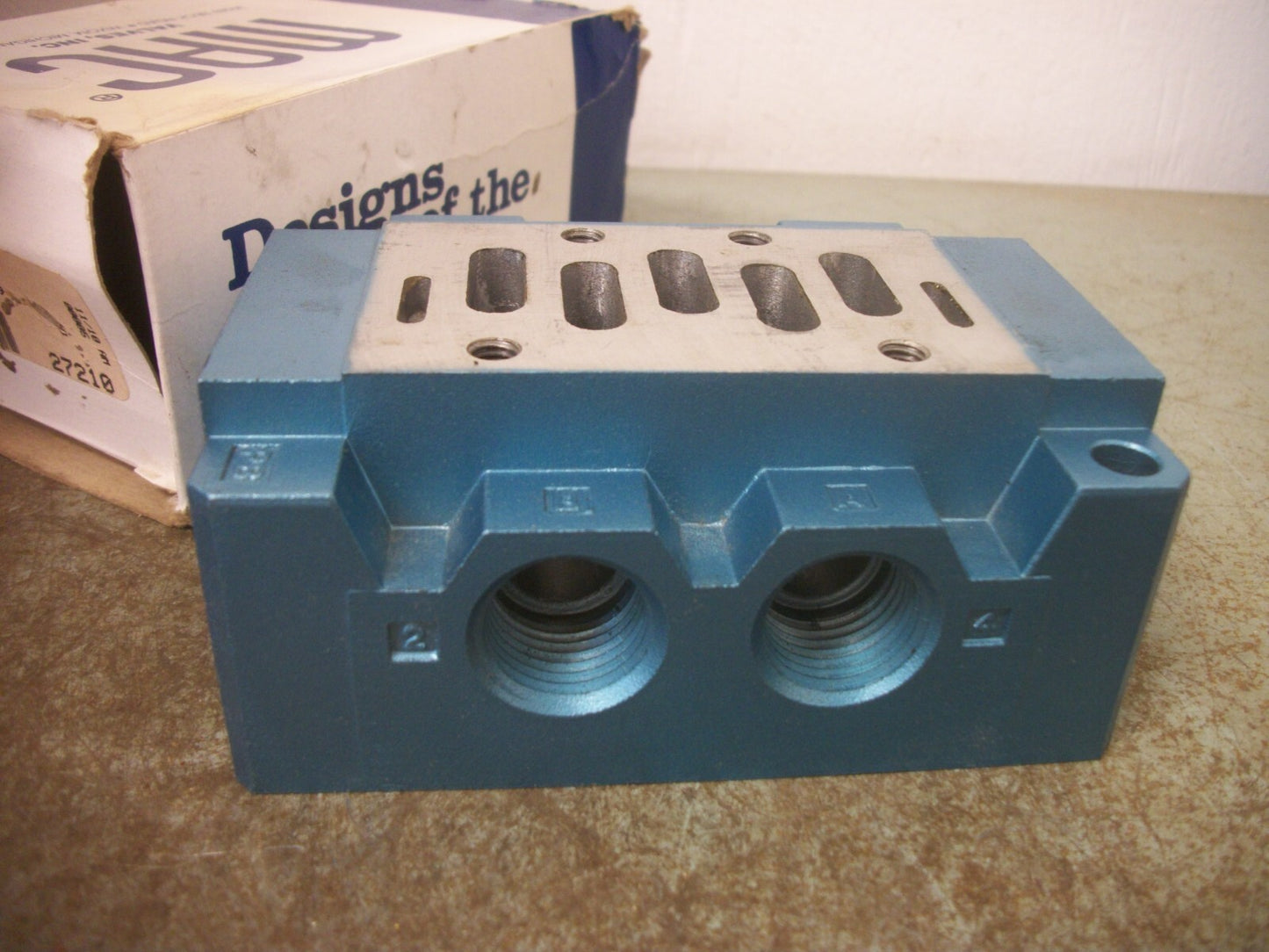 MAC VALVE 1/2" NPT MANIFOLD BASE MB-A2B-231 NIB