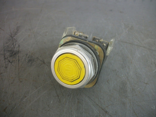 ALLEN-BRADLEY YELLOW FLUSH MOMENTARY PUSHBUTTON 800T-A