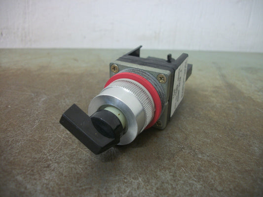 ALLEN-BRADLEY 2-POSITION MAINTAINED SELECTOR SWITCH 800MR-HX2B NOB