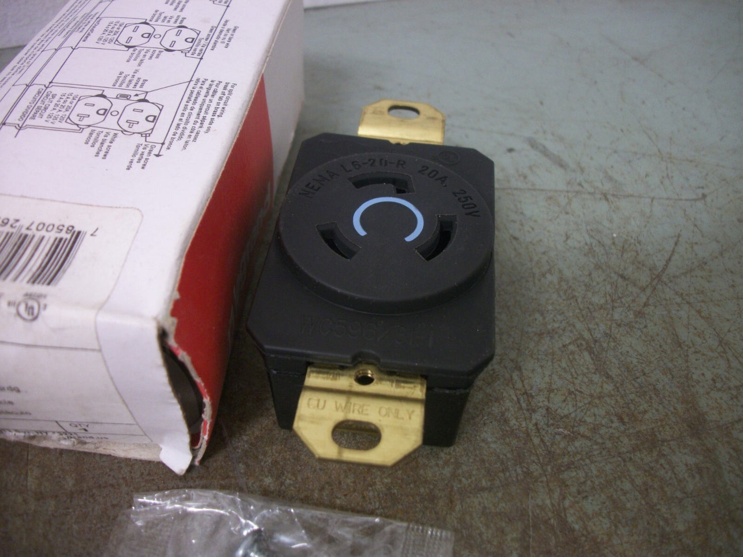 PASS & SEYMOUR TURNLOK RECEPTACLE L620-R 20AMP 250VOLT 2P 3W GRND NIB