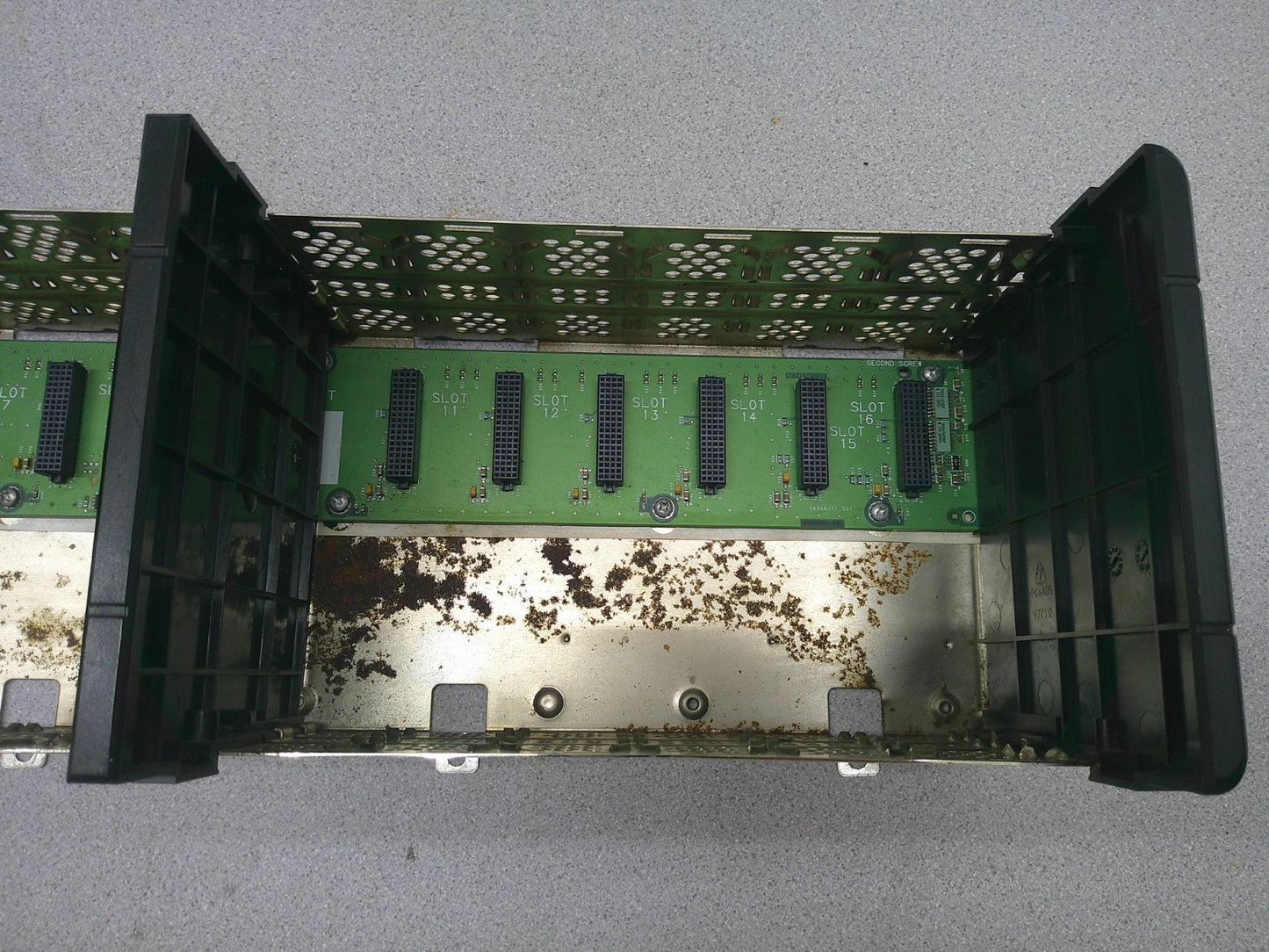 ALLEN-BRADLEY 17-SLOT PLC RACK CHASSIS 1756-A17 W/1756-PA75/A