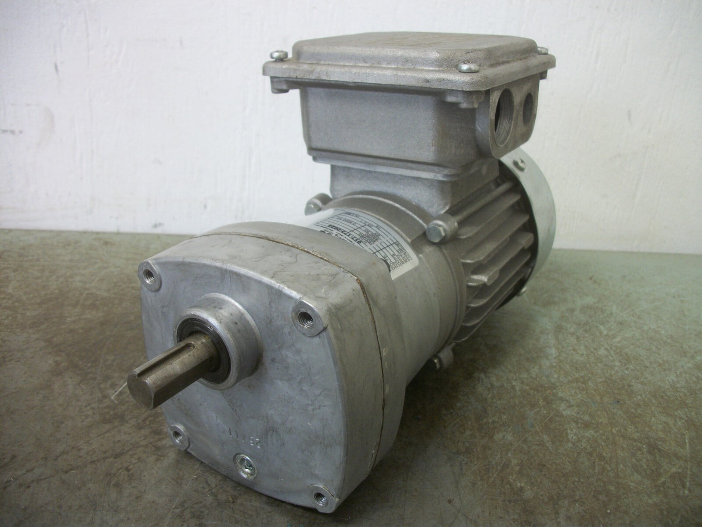BISON 0.08HP TEFC AC GEARMOTOR 151-640-1016 017-175-0025 460VOLT 3PH 1580RPM