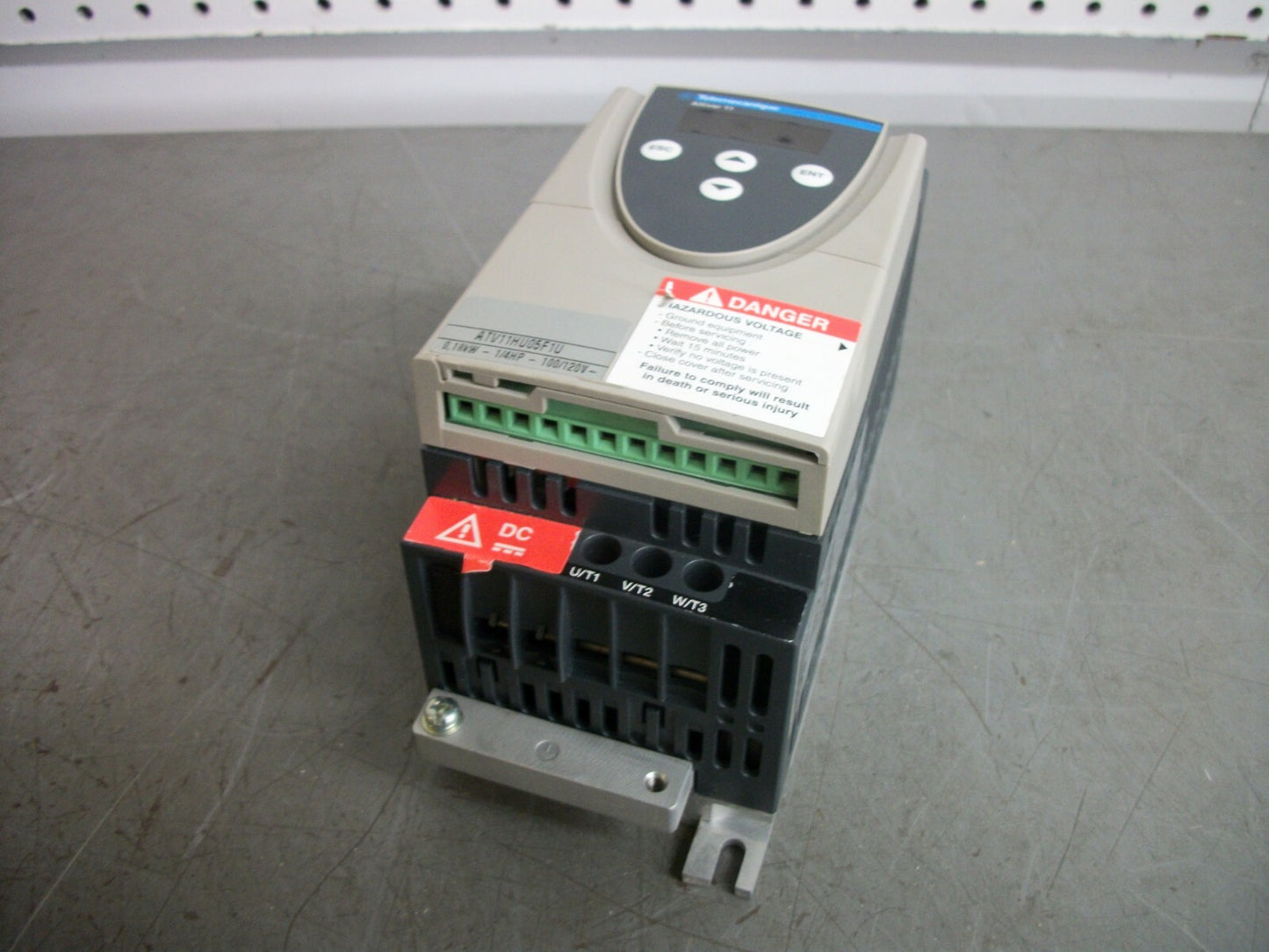 TELEMECANIQUE ALTIVAR 11 1/4HP INVERTER DRIVE ATV11HU05F1U 230VOLT 3PH 1.6AMP