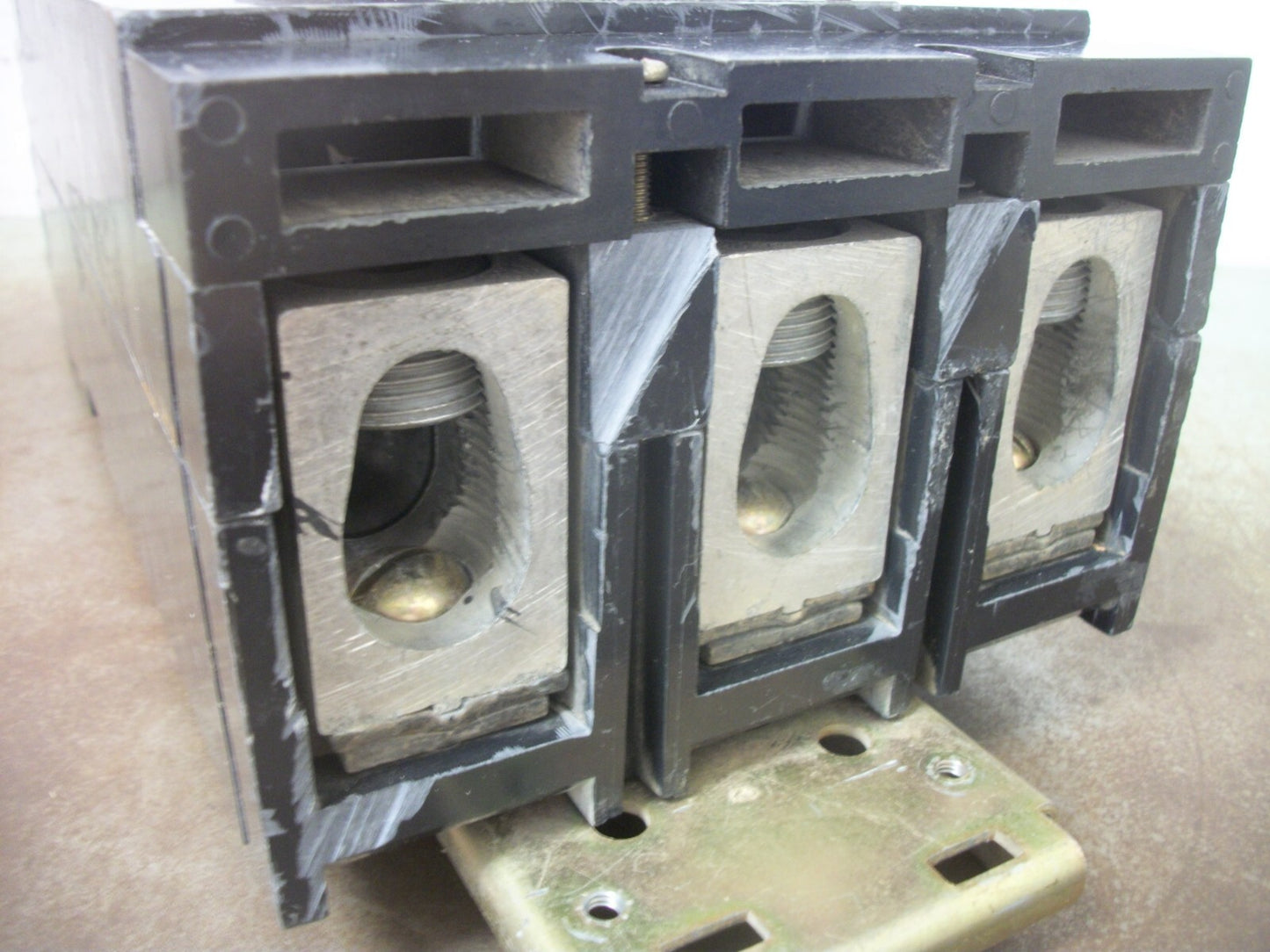 SQUARE D I-LINE LA CIRCUIT BREAKER LA36350 350AMP 600VOLT 3POLE BLACK