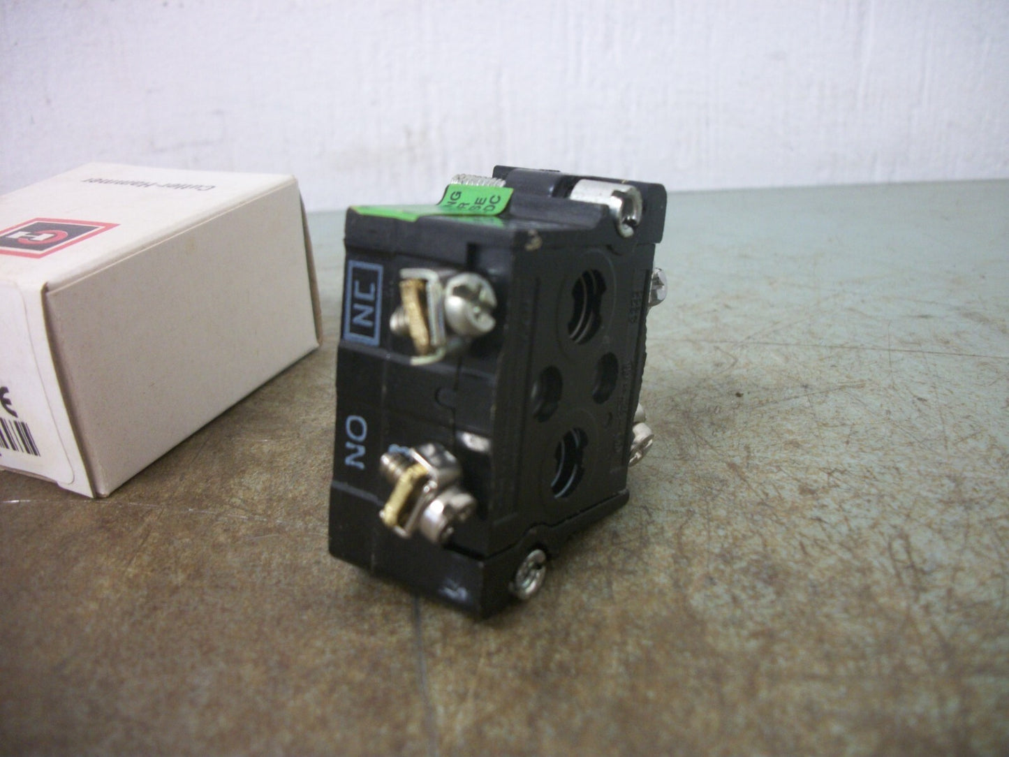 CUTLER-HAMMER 1E.C.N.O./1L.O.N.C. LOGIC LEVEL CONTACT BLOCK 10250T55E NIB