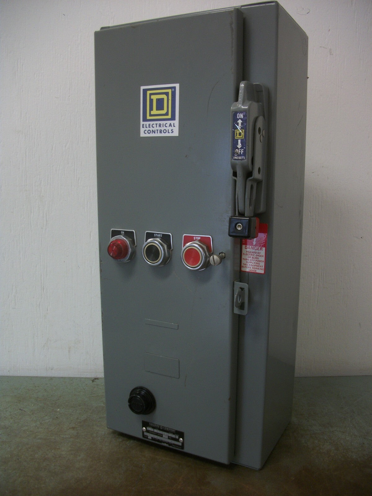 SQUARE D STARTER COMBO SIZE 0 8536SBO2 120VCOIL 30AMP FUSIBLE NOB