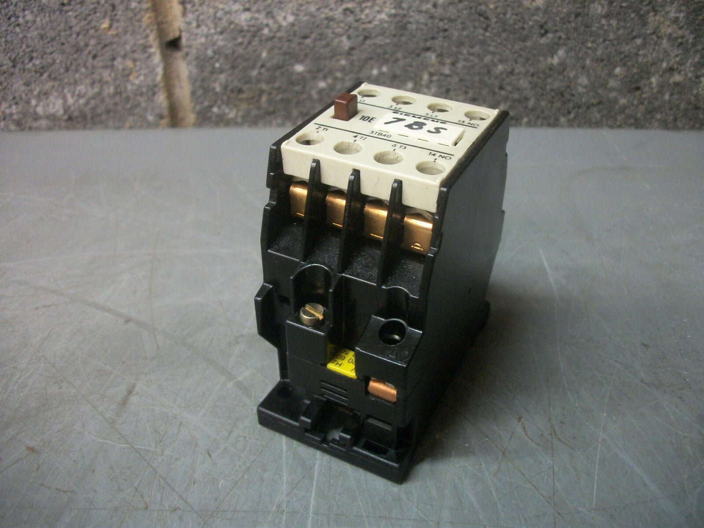 SIEMENS SIZE 00 CONTACTOR 3TB4010-0A 9AMP 120VCOIL 3PH 600V 7.5HP