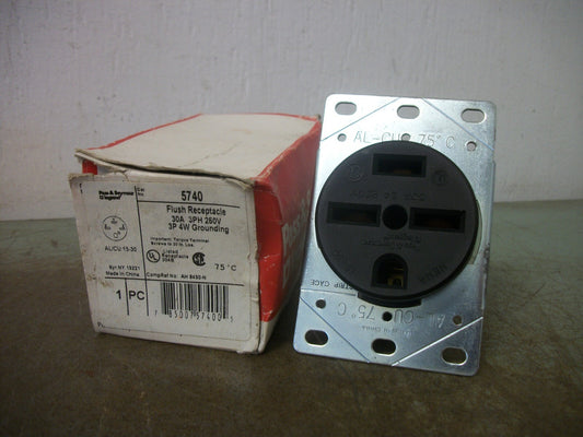 PASS & SEYMOUR FLUSH RECEPTACLE 5740 30AMP 250VOLT 3PH 3P 4W GRND NIB