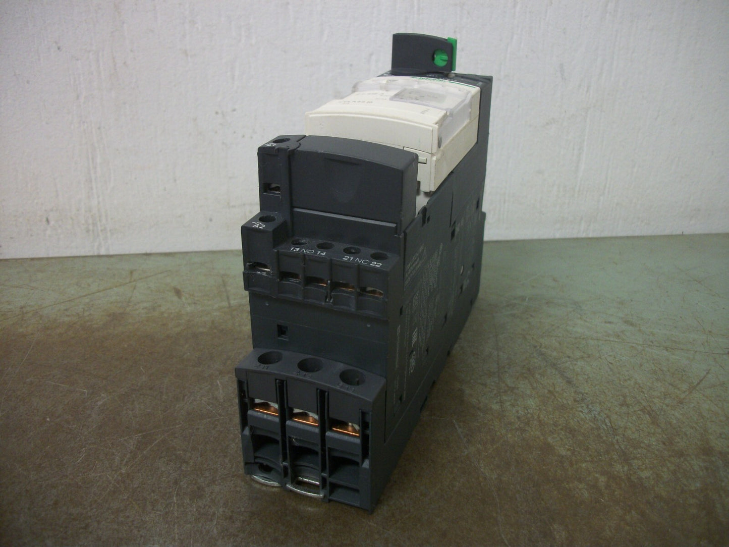 SCHNEIDER TELEMECANIQUE LUB32 TESYS MOTOR CONTROLLER LUCA32FU 8-32AMP\