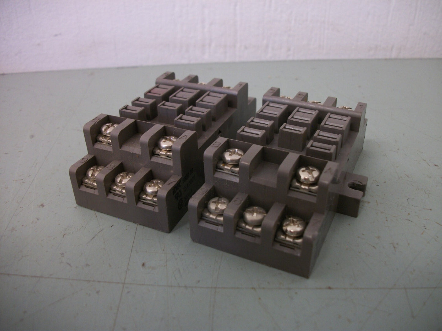 IDEC LOT OF 2 11-PIN RELAY SOCKET BASES SR3B-02 15AMP 300VOLT