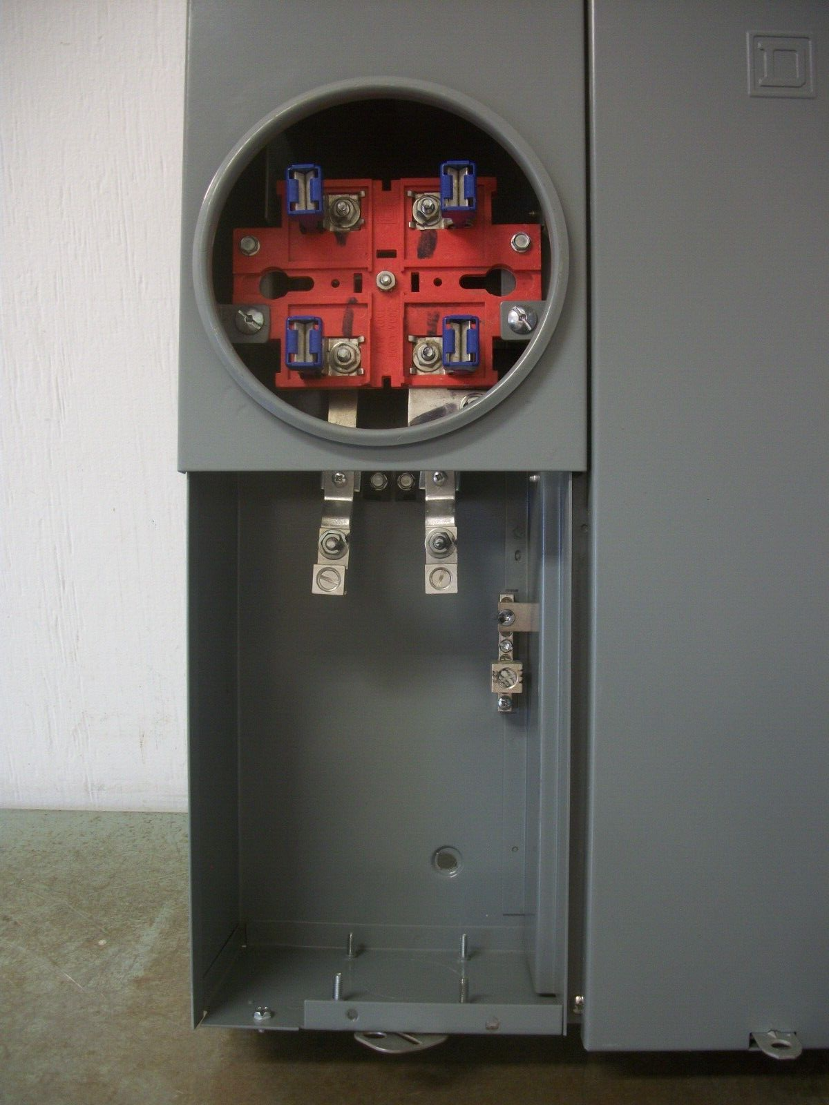 SQUARE D METER/LOAD CENTER PANELBOARD SC1624M125S 125A 120/240V 1PH 125A MAI NOB