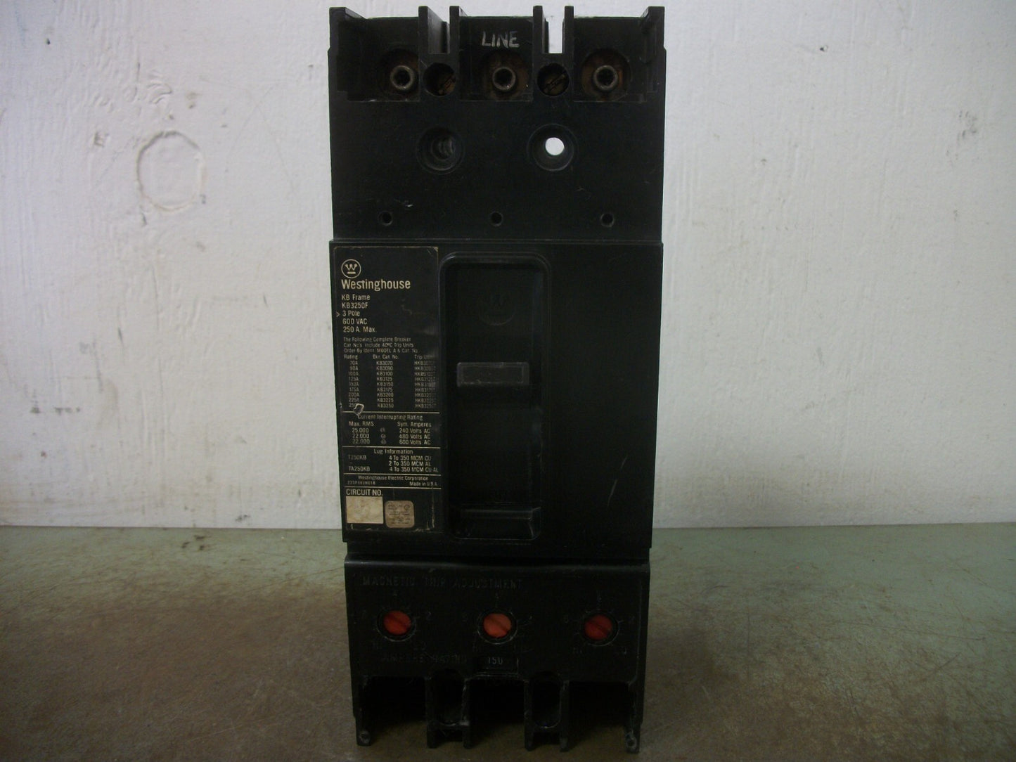 WESTINGHOUSE KB CIRCUIT BREAKER KB3250F 250AMP 600VOLT 3POLE W/150A TRIP CHIPPED