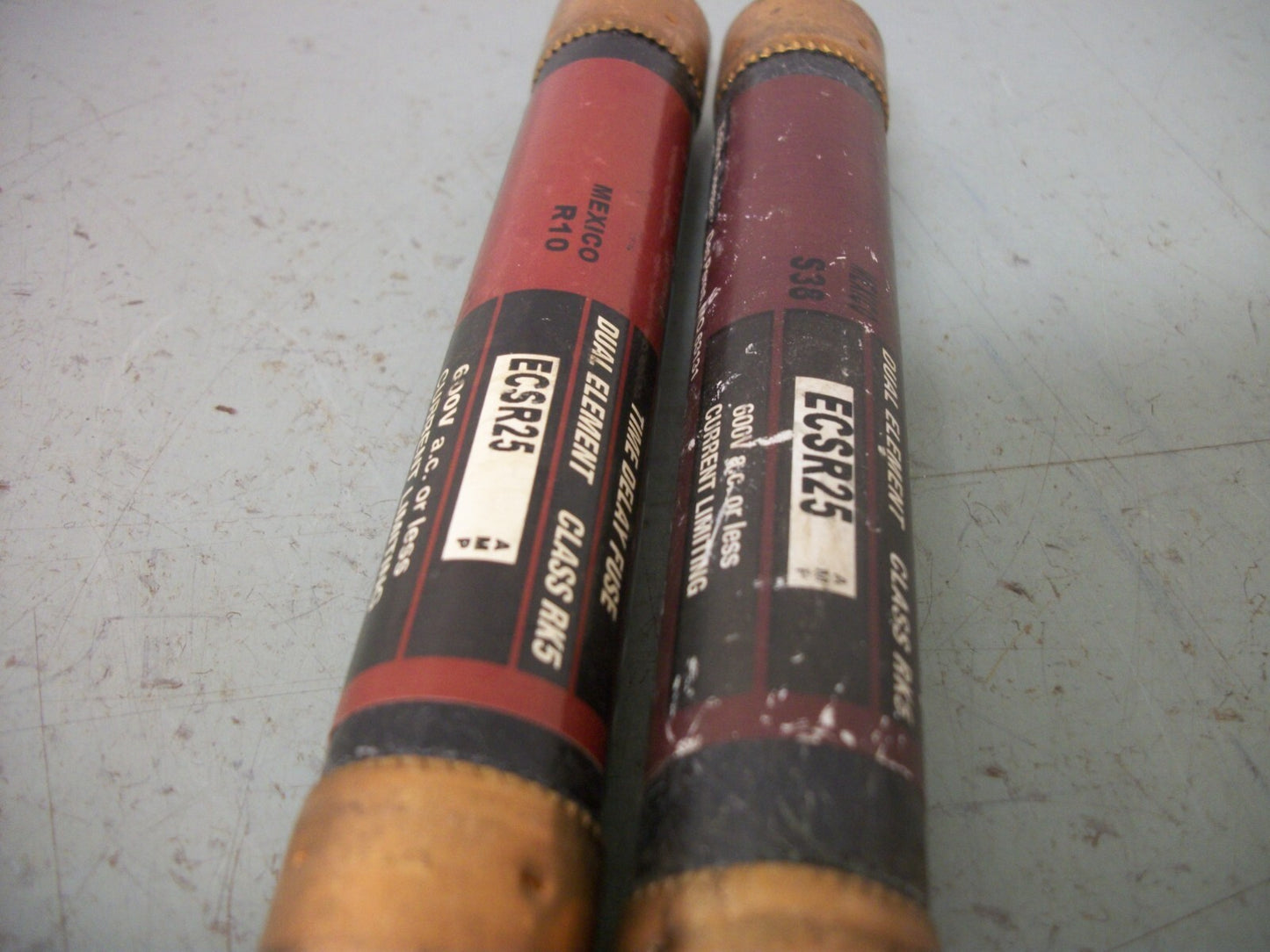 EDISON LOT OF 2 BULLET FUSES ECSR25 25AMP 600VOLT