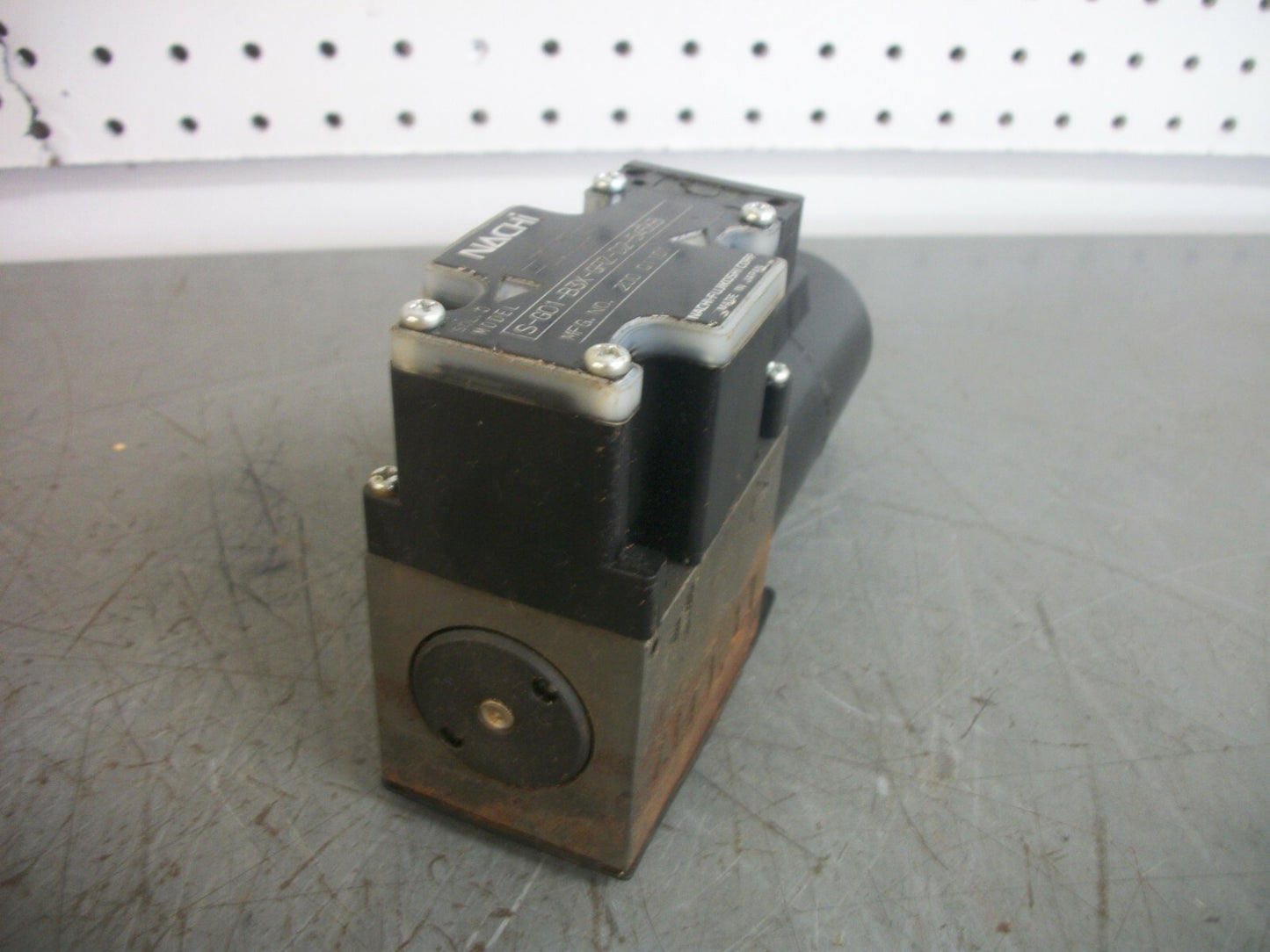 NACHI DIRECTIONAL CONTROL SOLENOID VALVE S-G01-B3X-GRZ-D2-5456B NOB