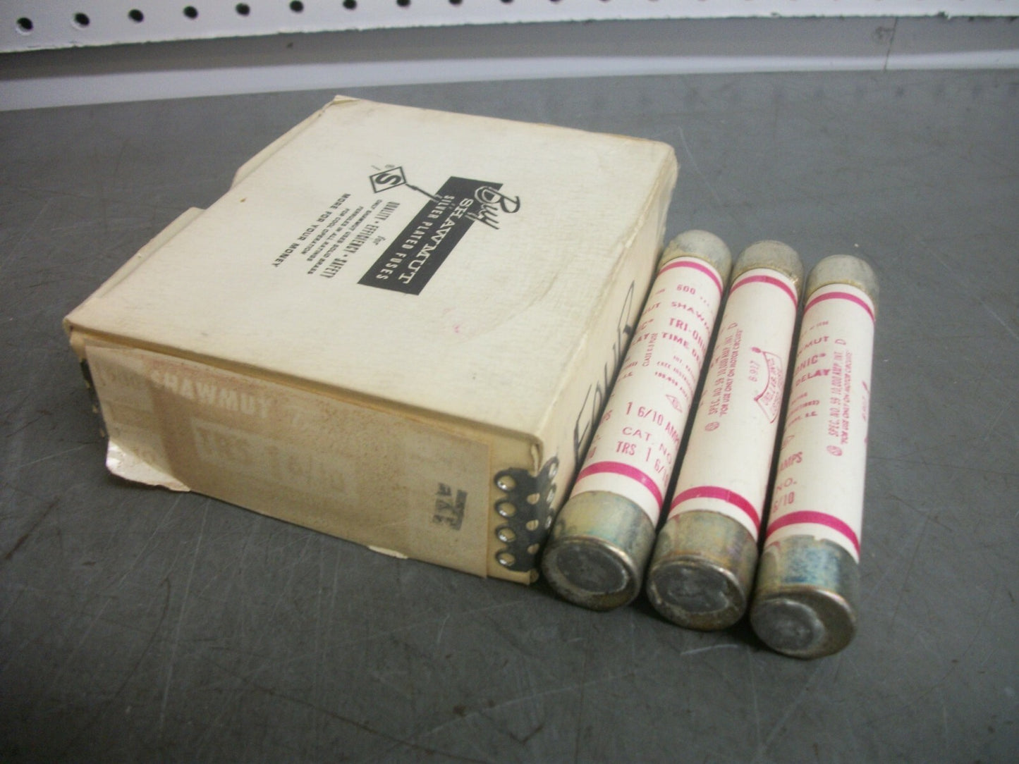 GOULD SHAWMUT BOX OF 3 TRI-ONIC FUSES TRS1-6/10 1-6/10AMP 600VOLT NIB