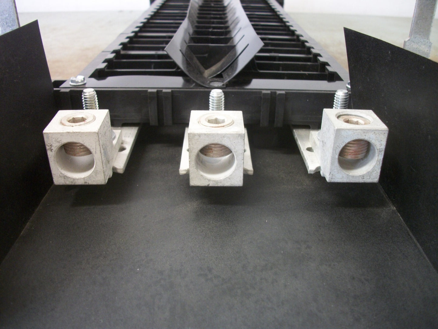 GE TEY 3PH LOAD CENTER PANELBOARD INTERIOR 10086781P1 426002039338 NEW